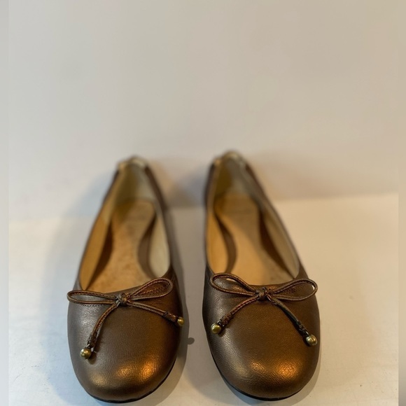Clarks~Metallic Bronze Leather Slip-On Ballet Flat~Bow Detail~Round Tie~Size 9.5 - Picture 2 of 15